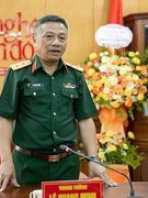 Trung tướng Lê Quang Minh thăm, chúc mừng Tạp chí Văn nghệ Quân đội nhân ngày 21/6