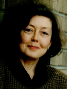 Anne Carson: Ý tưởng như một con cáo băng qua sân sau