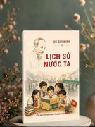 Bác Hồ viết lịch sử bằng thơ