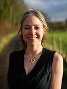 Alice Roberts: “Đến khi đọc xong Richard Dawkins, tôi đã từ bỏ niềm tin tôn giáo”