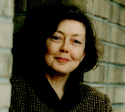 Anne Carson: Ý tưởng như một con cáo băng qua sân sau