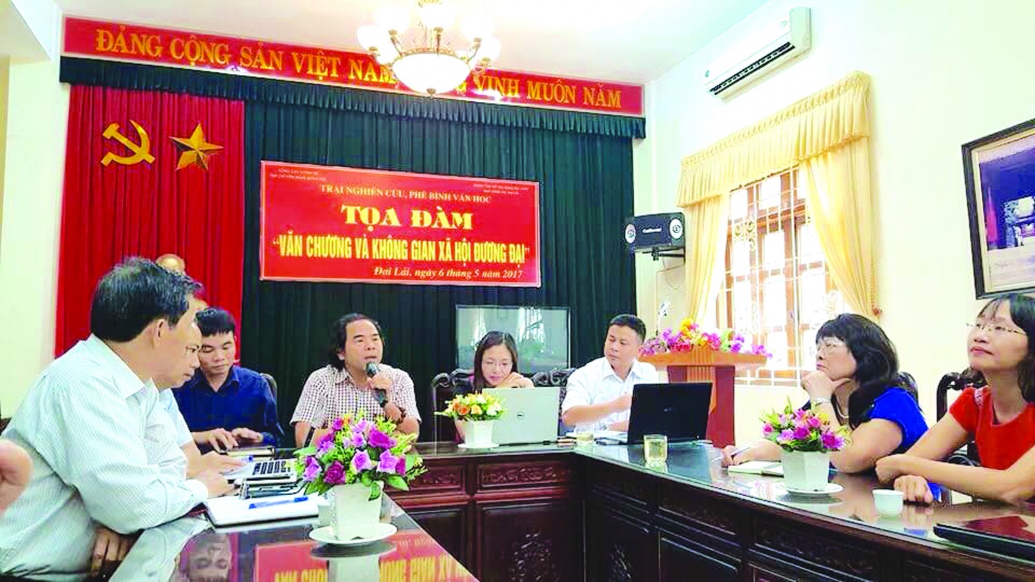 Tọa đàm tại trại viết Đại Lải