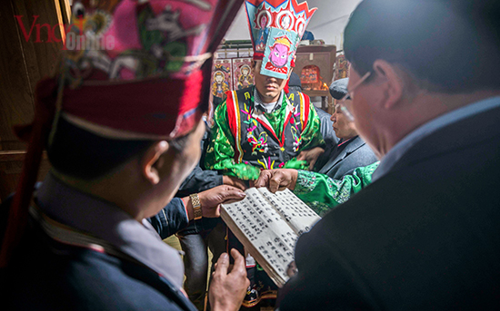 Đọc bùa chú