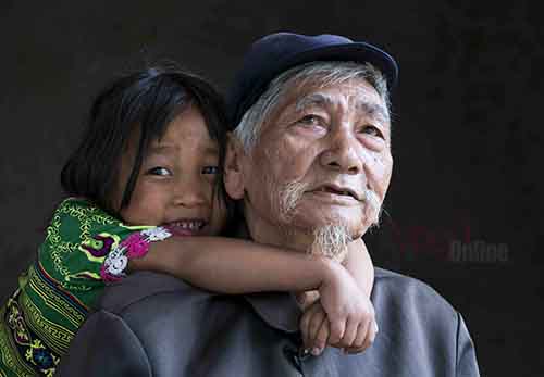 Hai ông cháu người Hà Nhì