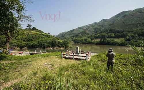 Mốc 92 Ngã ba Lũng Pô