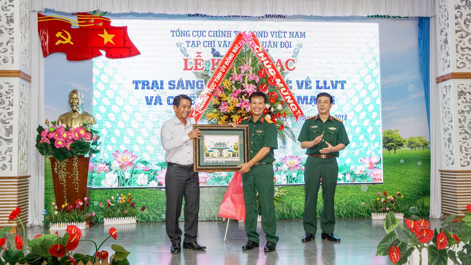 TẶNG QUÀ LƯU NIỆM